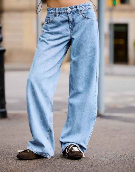 Bershka lavtaljede jeans med lige ben og stjerner i mellemblå vask, 4 af 5