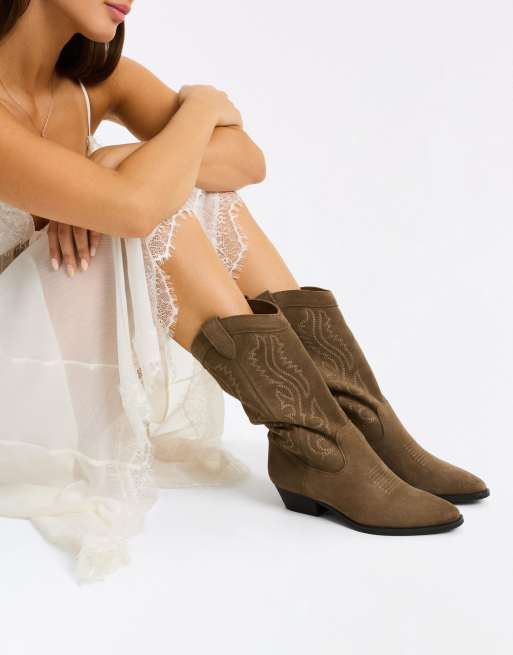 Bershka Leather cowboy boots in tan, 2 of 4