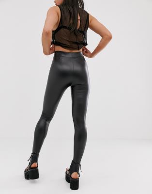 Bershka - Legging van imitatieleer in zwart | ASOS