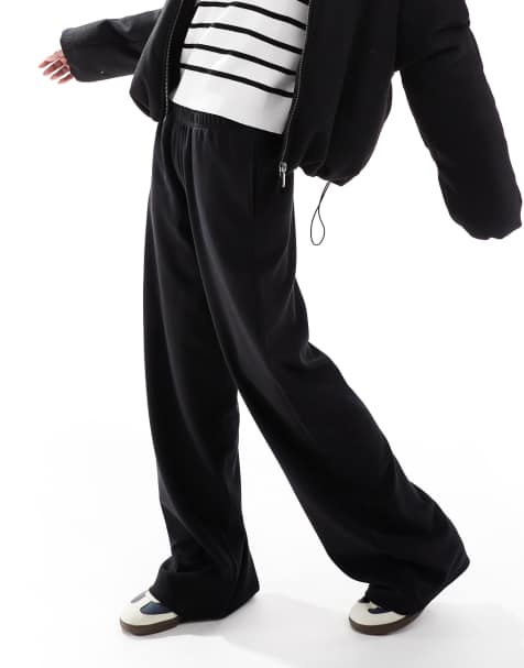 Bershka – Leichte Jogginghose in Schwarz mit weitem Bein - view 1