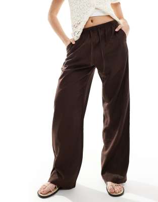 Bershka - Leinenhose in Braun mit weitem Schnitt und Taillenschnürung