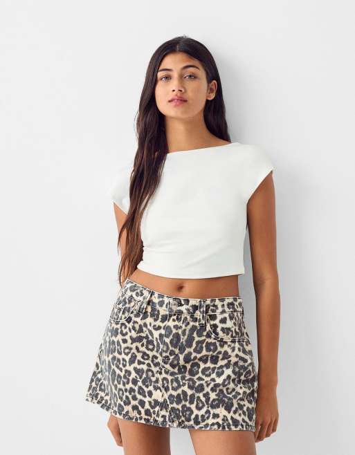 Bershka – Leopardmönstrad minikjol i denim