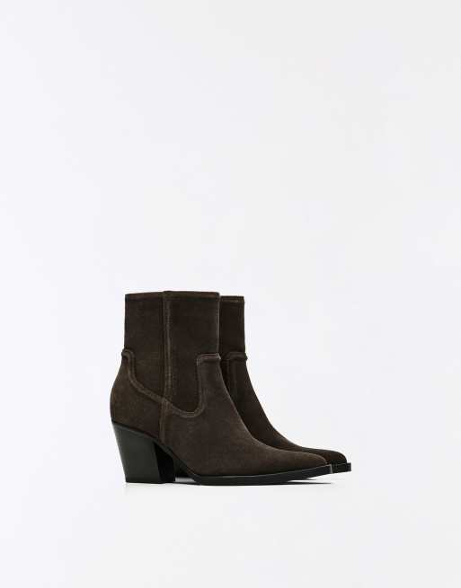 Bershka leren cowboylaarzen met hak tot de enkel in bruin, 2 van 6