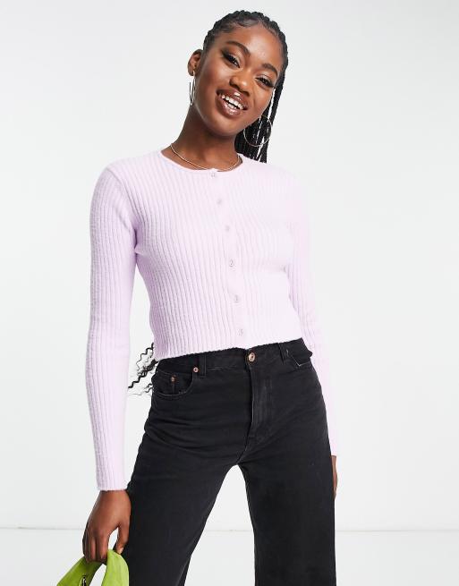 Bershka – Liliowy kardigan o delikatnym splocie zapinany na guziki