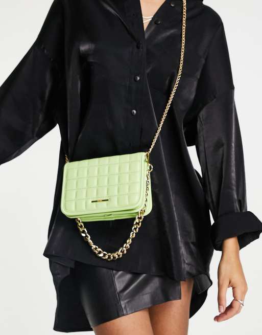 Bershka – Limonkowa pikowana torebka crossbody na łańcuszku