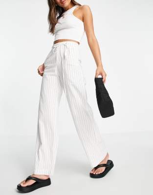 Bershka - Linnen broek met wijde pijpen in witte krijtstreep, deel van  co-ord set | ASOS