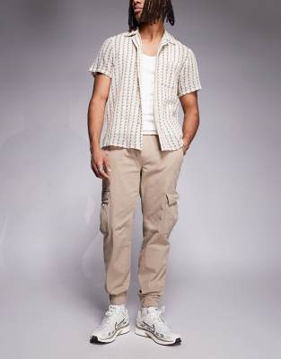 Bershka – Ljusbeige cargobyxor med muddar - view 1