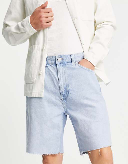 Bershka – Ljusblå jeansshorts med råskuren fåll