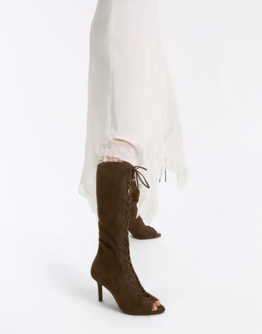 Bershka – Ljusbruna boots med korsettklack och slits, 7 av 7