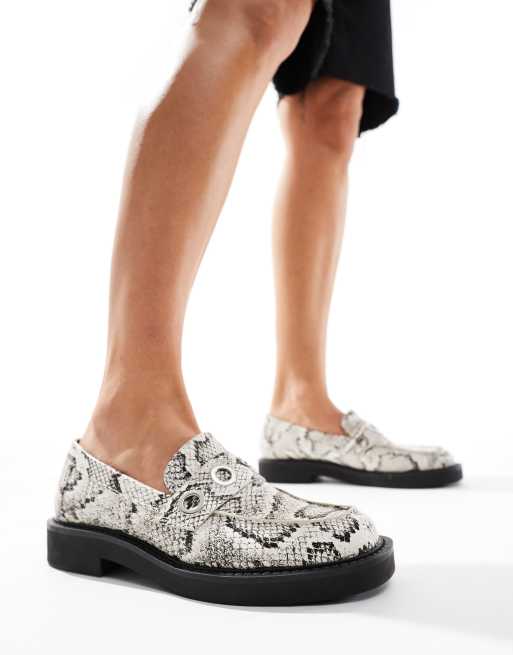 Bershka – Loafer aus Kunstleder in Schlangenlederoptik