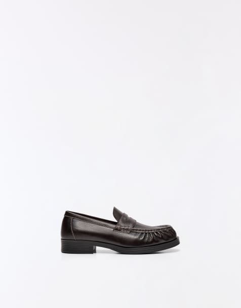 Bershka Loafer aus Leder mit eckiger Zehenpartie in Burgunderrot - view 1