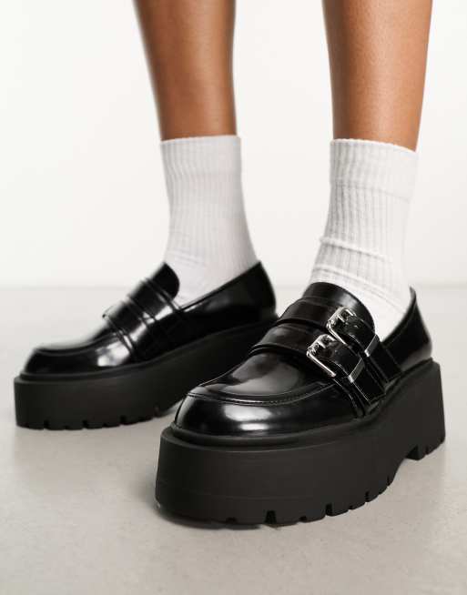 Bershka – Loafer in Schwarz mit dicker Sohle und Schnallendetail