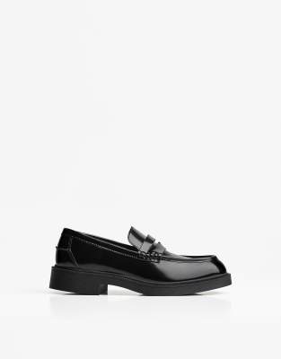  Loafers with square toe 