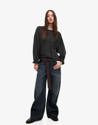 Bershka - Lockere Jeans in Blau mit niedrigem Bund