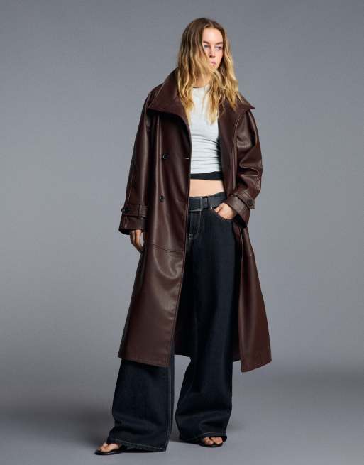 Bershka Long leather effect belt trench coat in burgundy, 2 of 5