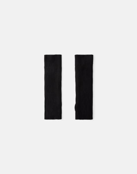 Bershka Long mittens in black - view 1