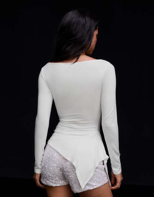 Bershka Long sleeve asymmetric gathered t-shirt in white, 3 of 5