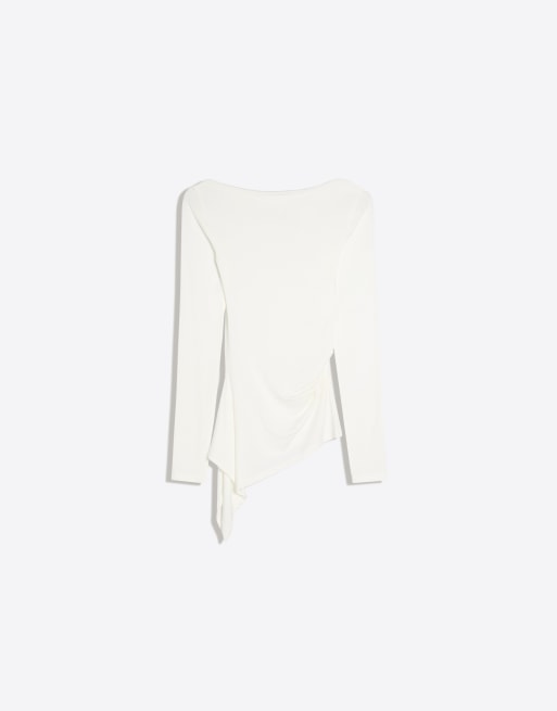 Bershka Long sleeve asymmetric gathered t-shirt in white, 5 of 5