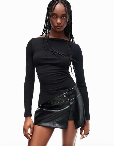 Bershka Long sleeve asymmetric t-shirt in black - view 1
