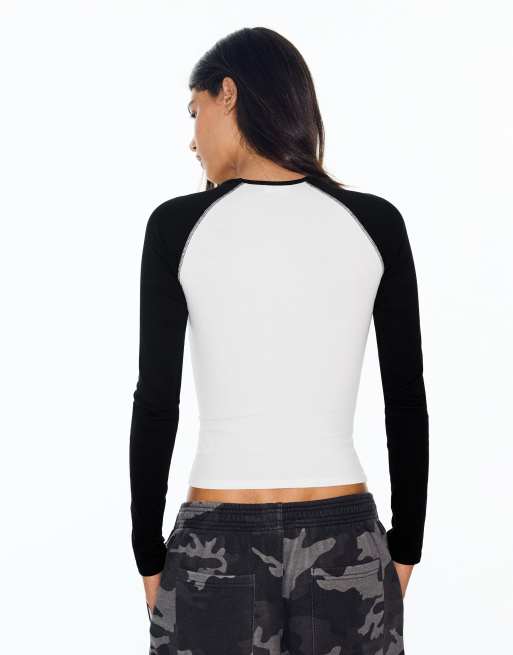 Bershka Long sleeve raglan t-shirt in black, 3 of 5