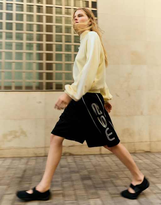 Bershka Long sleeve stand collar sweatshirt with clasps in yellow, 2 of 6