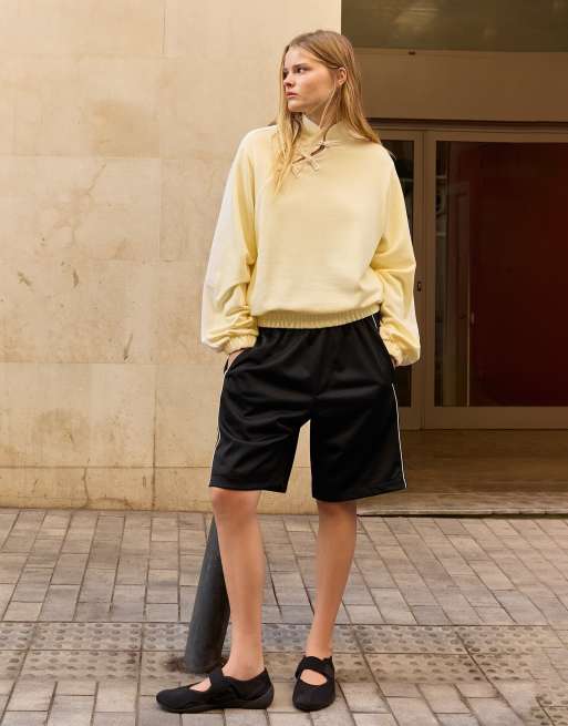 Bershka Long sleeve stand collar sweatshirt with clasps in yellow, 4 of 6
