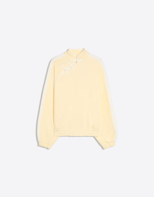 Bershka Long sleeve stand collar sweatshirt with clasps in yellow, 5 of 6
