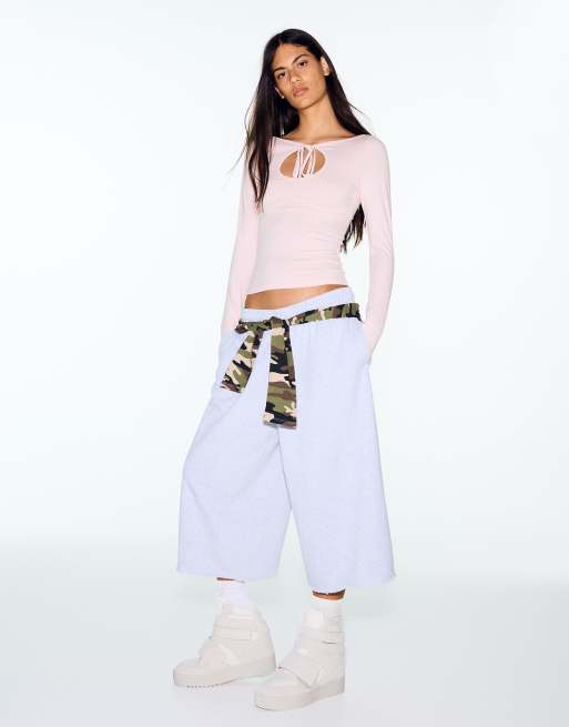 Bershka Long sleeve t-shirt with tie-fastening neckline in pink, 2 of 5