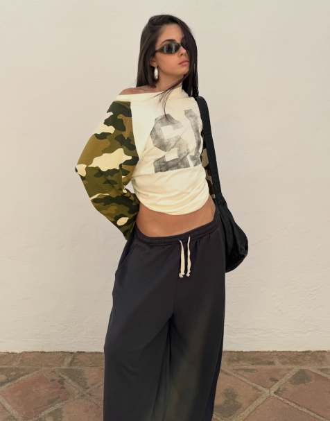 Bershka Long-sleeved camouflage print raglan t-shirt in ecru - view 1