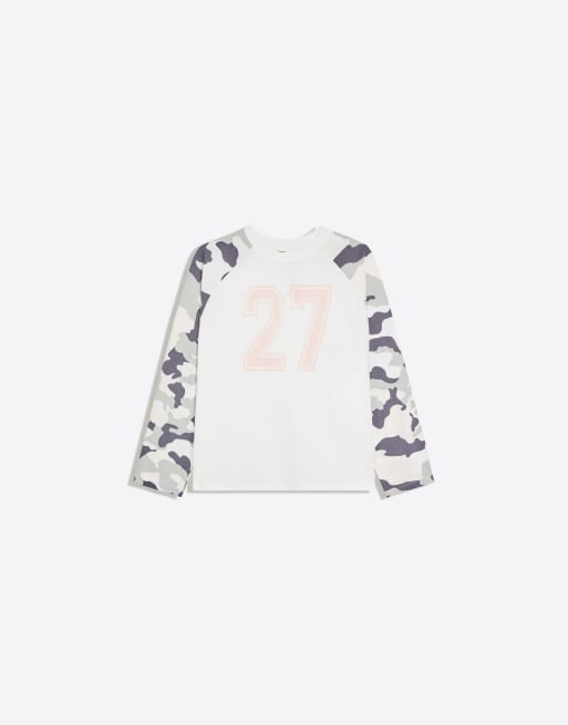 Bershka Long-sleeved camouflage print raglan t-shirt in grey, 6 of 6