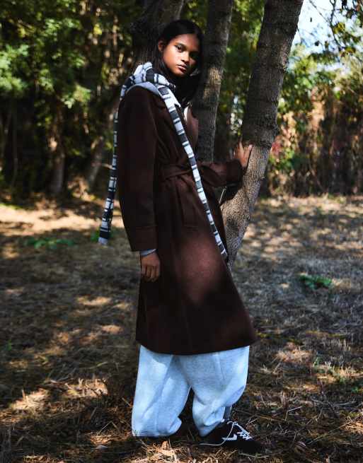 Bershka Long soft belted coat in brown, 4 of 6