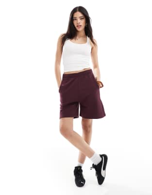 bershka longline sweat shorts in burgundy