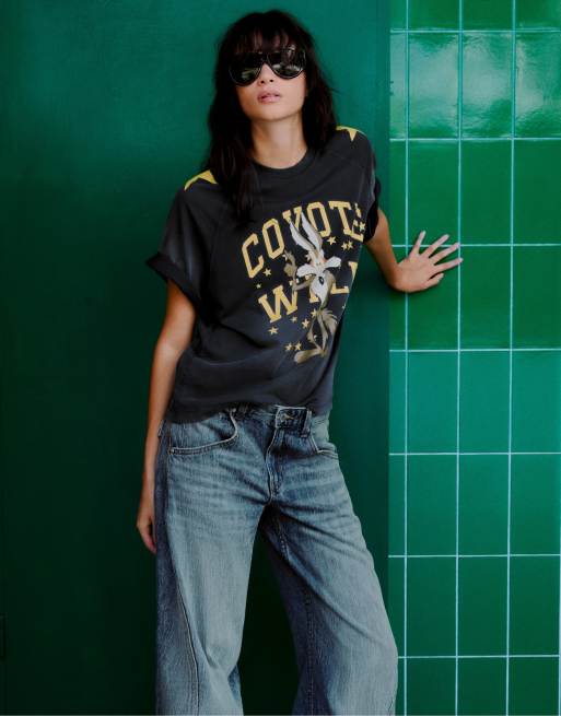 Bershka Looney tunes oversize short sleeve t-shirt in black, 2 of 5