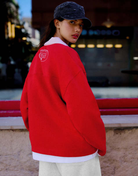 Bershka Looney Tunes oversized poloshirt met print en lange mouwen in rood - view 1