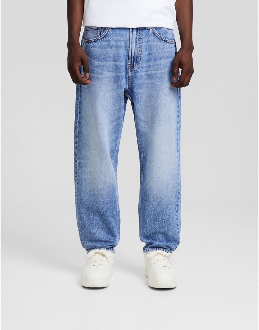 loose fit jeans in mid washed blue