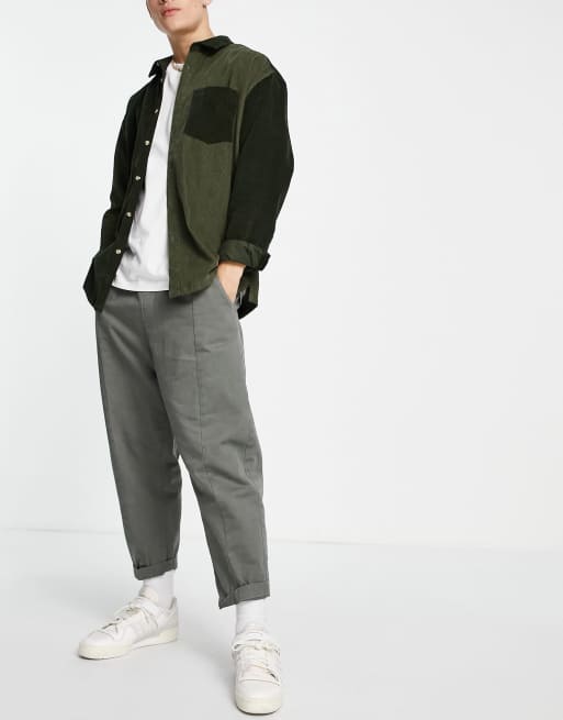 Bershka - Losvallende broek met laag kruis in grijs
