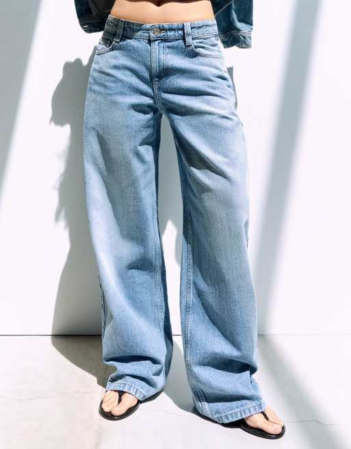 Bershka Low-rise barrel jeans in mid blue, 4 of 5