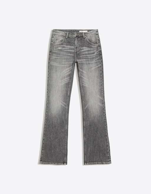 Bershka Low-rise slim fit boot-cut jeans in light grey, 5 of 5