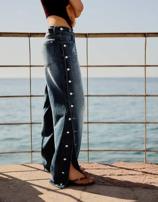 Bershka Low-rise straight-leg jeans with side buttons in navy, 2 of 4