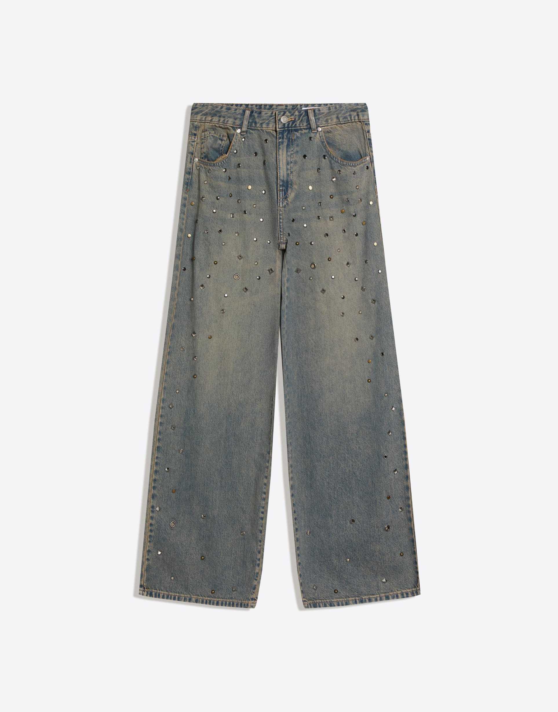 Bershka Low-rise studded boyfriend jeans in blue