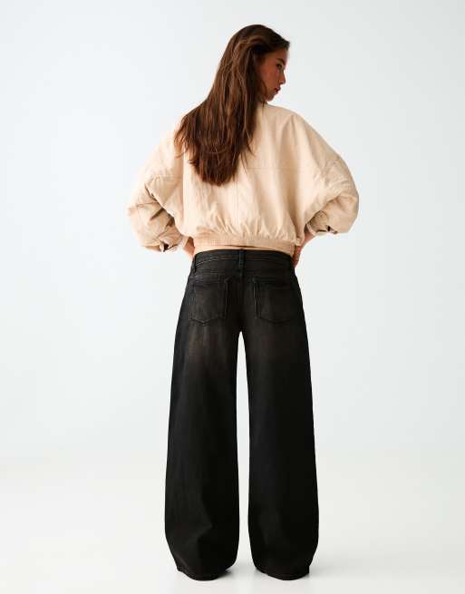 Bershka Low-rise wide-leg jeans in black, 3 of 5