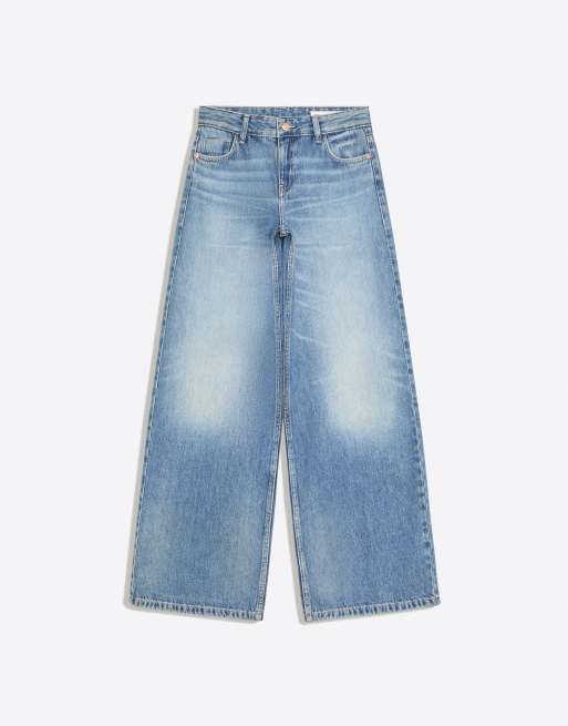 Bershka Low-Rise Wide-Leg Jeans in Mittelblau, 5 von 5