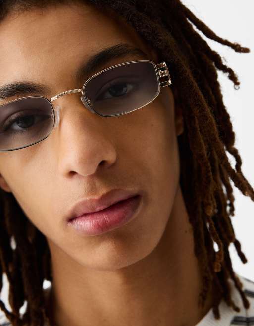 Bershka - Lunettes de soleil à verres teintés et monture dorée - Noir 