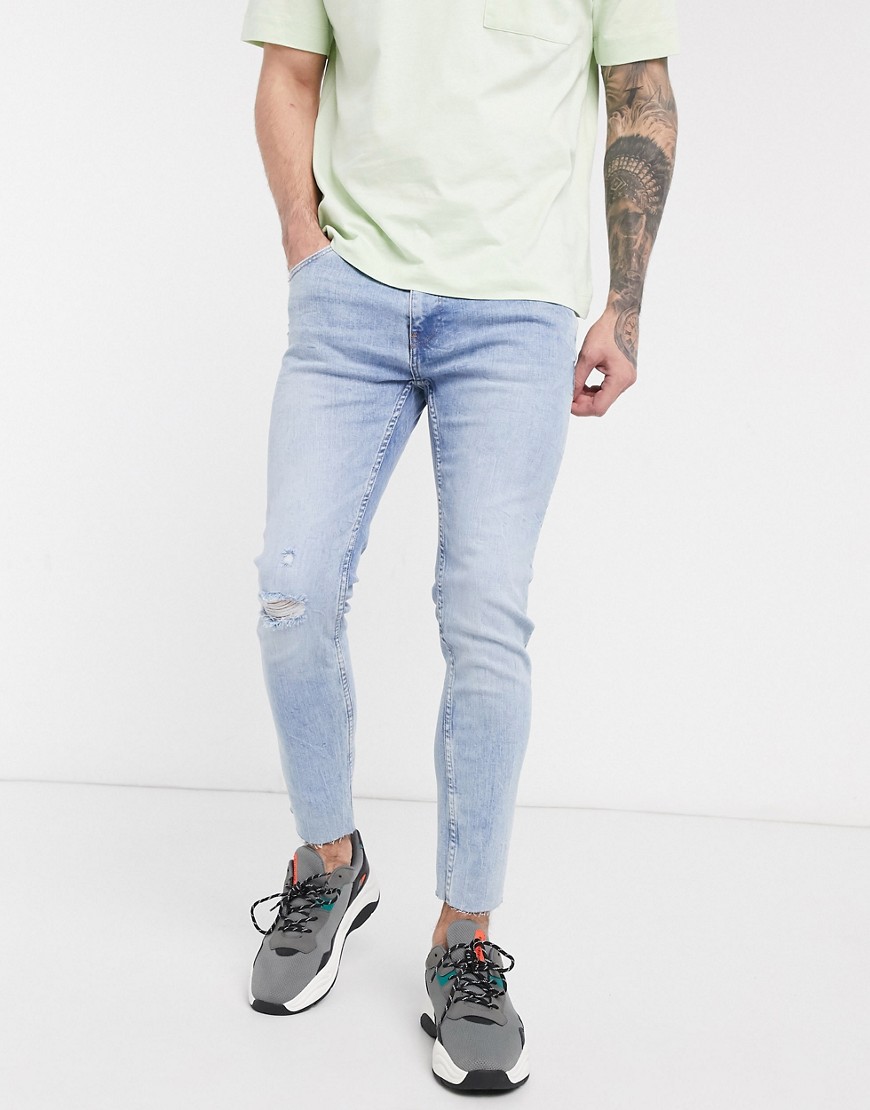 Bershka - Lyseblå skinny-jeans med flænger på knæene