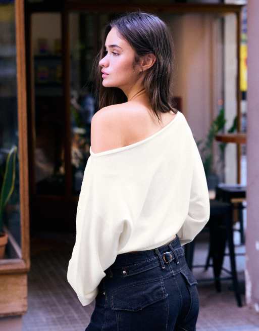 Bershka maglione asimmetrico con scollo asimmetrico in ecru, 3 di 5