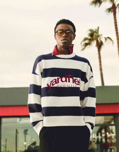 Bershka - Maglione blu a righe con scollo rotondo ricamato - view 1