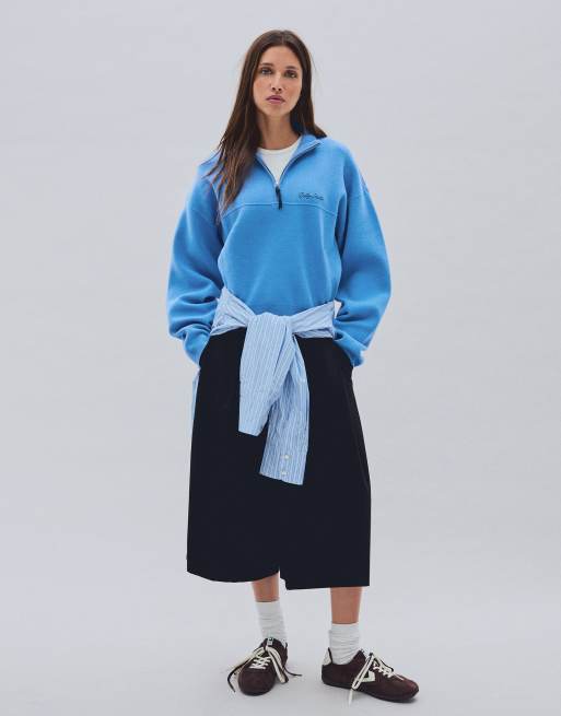 Bershka - Maglione blu denim con zip e ricamo, 4 di 5