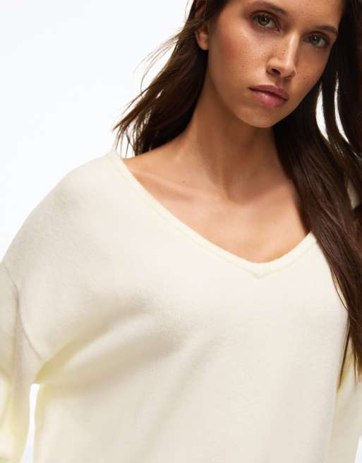 Bershka maglione oversize con scollo a V in ecru, 2 di 5
