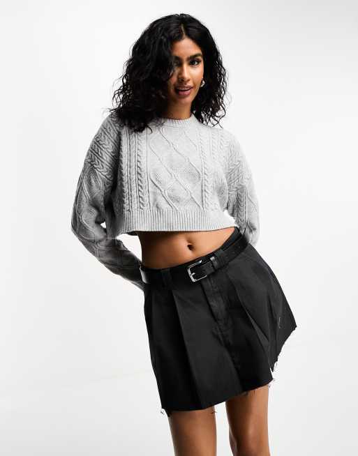 Bershka Maglione taglio corto grigio lavorato a trecce RcjShops