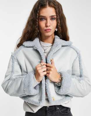 Bershka - Manteau court avec d?�tail peau de mouton - Bleu clair | ASOS